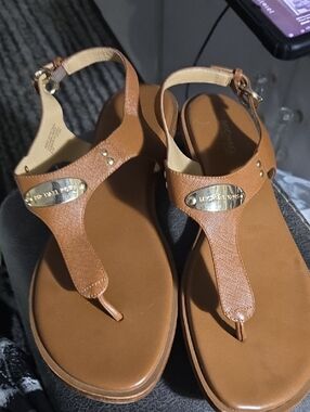 Michael Kors Brown Leather T-Strap Platform Sandals with Gold Logo, Size 8.5
